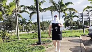 Caught on Camera: A Bold Moment at the Bus Stop - Curvy Beauty Shows Off Her Assets!