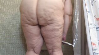 Curvy BBW Milf Enjoys a Refreshing Shower - Watch Her Bubble Butt Shine!