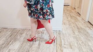 Curvy Milf with a Stunning Figure Teases and Pleasures After a Refreshing Break!