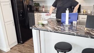 OMG!! Female customer caught the food Delivery Guy jerking off on her Caesar salad (In Car)