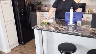 OMG!! Female customer caught the food Delivery Guy jerking off on her Caesar salad (In Car)