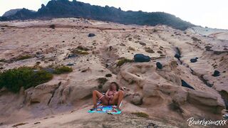 Adventurous Italian MILF Enjoys a Spontaneous Beach Encounter with a Tourist