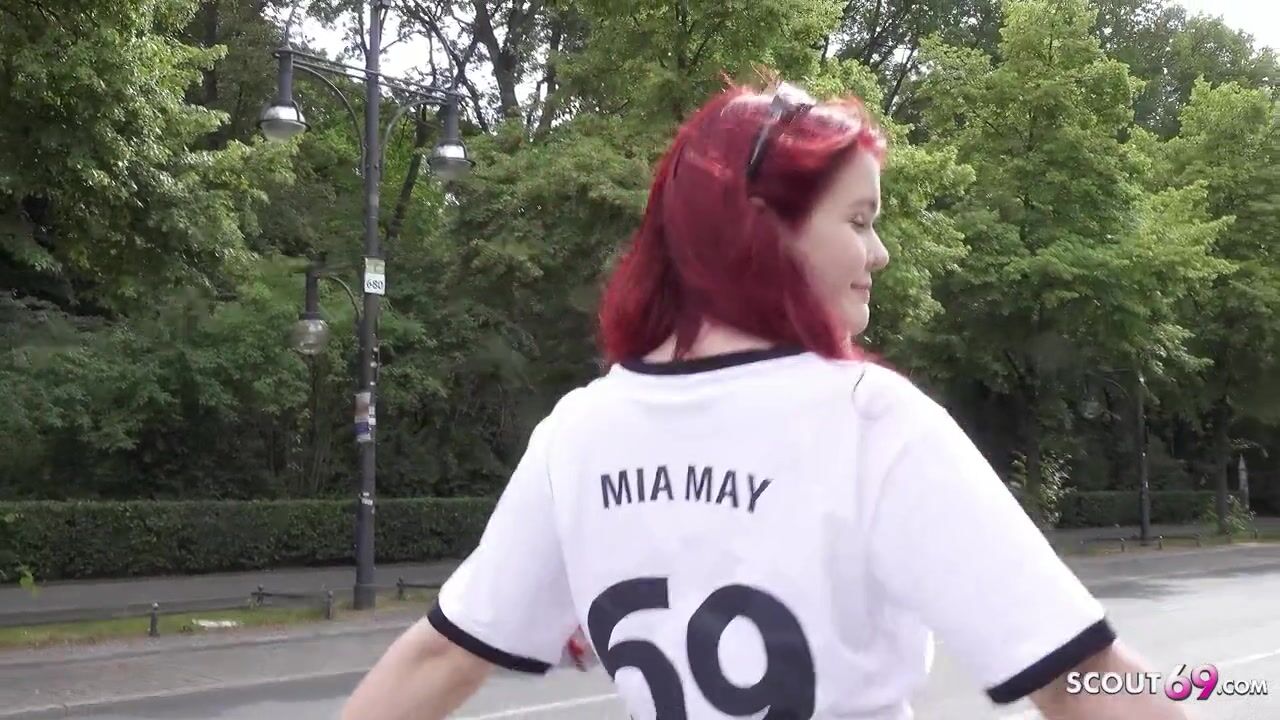 Exciting Public Encounter: Redhead Football Fan Mia May's Wild Adventure at the Viewing!