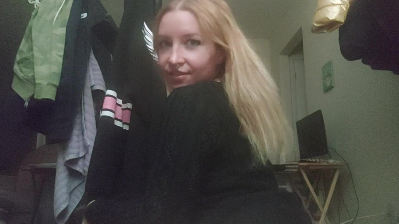 Unleashing My Alluring Charm: A Solo Girl's Intimate Moment
