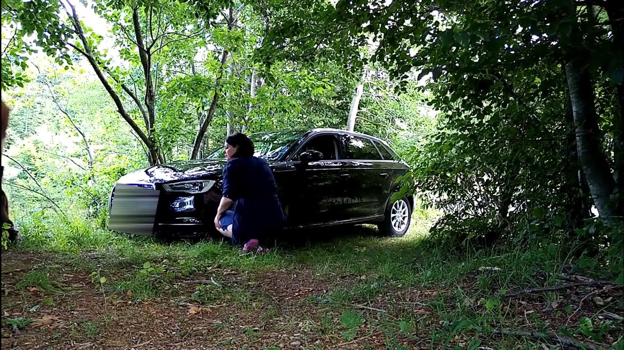 Intimate Moments with a Coworker: A Steamy Encounter in the Great Outdoors