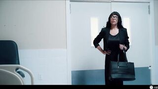 Vince Karter's Hilarious Prank: Time Freeze Adventure with the Boss - Little Puck's Wild Transformation!