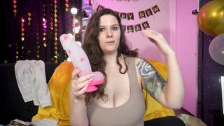 Exploring the Amazon Collection: 8-Inch Heart Dildo Review - A Perfect Valentine's Day Surprise!
