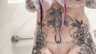 Goth Beauty's Steamy Bathtub Adventure: Intense Pleasure and Passion Unleashed!