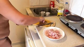 Cali's Alluring Kitchen Adventure: A Tempting Topless Cooking Experience