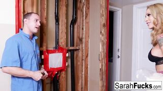 Seductive Milf Sarah Offers a Unique Payment to Her Plumber - You Won't Believe What Happens Next!