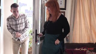 Welcoming New Tenants: Busty Mature Landlady Melanie's Flirty Introduction