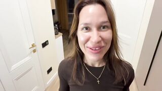 Unexpected Payment: How She Settled the Delivery Bill in a Surprising Way