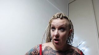 Holiday Cam Fun: A Festive Show with Aussie Charm and Playful Teasing!