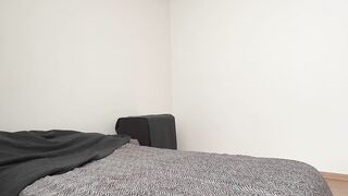 Cozy Moments in Bed: A Slow and Sensual Solo Experience