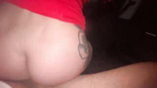 When I leave the restaurant I feel like having a dick and he fucks me in the parking lot, in the end he cums in my pussy