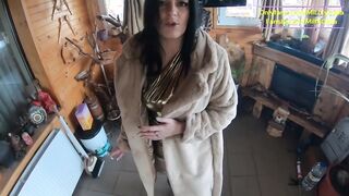 Golden Dress, Fur & Smoking – Hairy Pussy, Deep Blowjob & Hard Doggy on a Freezer