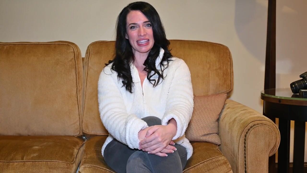 Kaylee Lang's Out-of-This-World Encounter: A Texas MILF's Wild Adventure