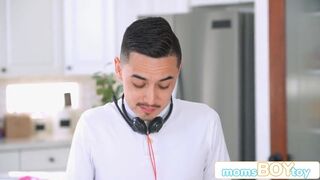 Curvy Blonde Danielle Renae Gets Creative with Her Stepson in a Playful Role Reversal - S4:E3
