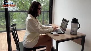 How to Playfully Tease Your Unmotivated Assistant: A Fun Office Adventure
