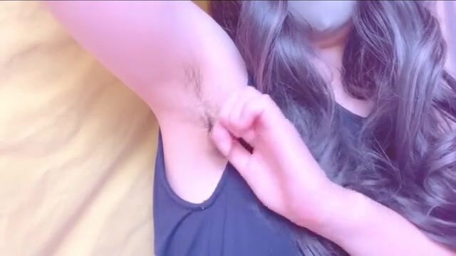 A Japanese Amateur in a Tank Top Shows Off Her Natural Look [Homemade]