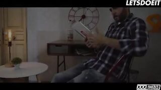 Neighborly Encounters: Arwen Gold's Sensual Adventure While Hubby Looks On - LETSDOEIT