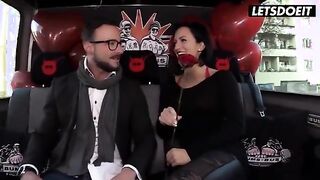 Sophie’s Spontaneous Valentine's Day Adventure on the Bus - LETSDOEIT