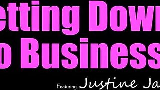 Stepmom Justine Jakobs teaches stepson how to take every last drop of jizz on her body - S20: E9