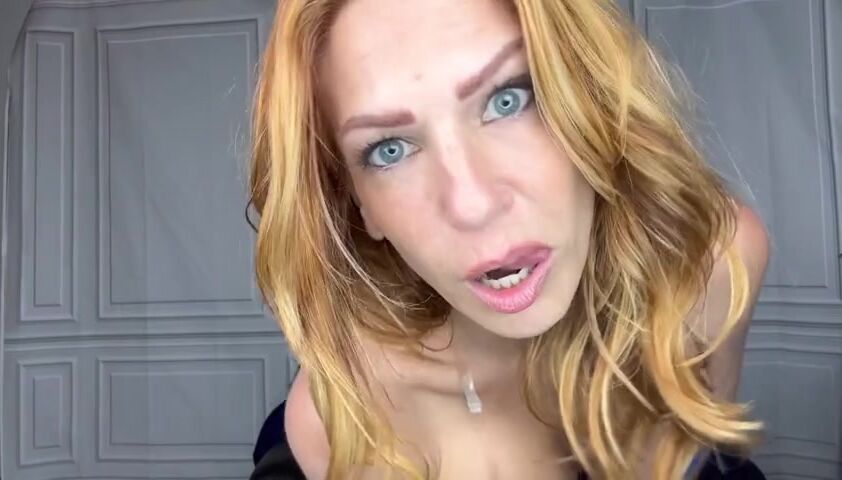 Watch TrophyWifeNat get wild at pool party with her hot neighbor