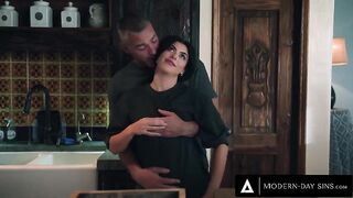 Gal Ritchie’s Unexpected Romance with Charles Dera: A Passionate First Date Adventure
