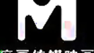 ModelMedia Asia - Newlywed wife cheats on her husband in the toilet with the gruff owner of a vegeta