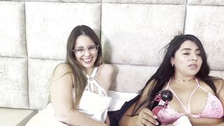 SEXO LÉSBICO Y MASTURBCIÓN CON MI MEJOR AMIGA LUEGO DE QUE SU NOVIO LA DEJÓ PLANTADA