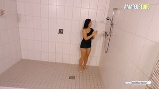 Amateur Ashley Dare Sucks A Fat Cock In The Bathroom - AMATEUR EURO