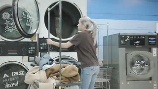A Curious Encounter: How a Stranger's Kindness Transformed a Laundromat Visit!
