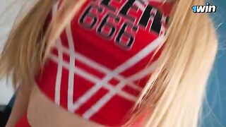 Captivating Cheerleader Shows Off Her Moves in an Unforgettable Dance!