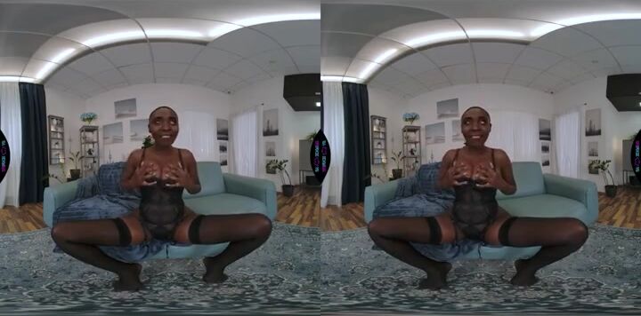 VR Experience - Zaawaadi's Solo Lingerie Session with Intimate Touches