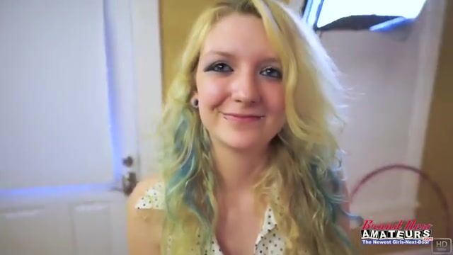 Petite Blonde Chelsie Rae Delivers an Unforgettable Performance!