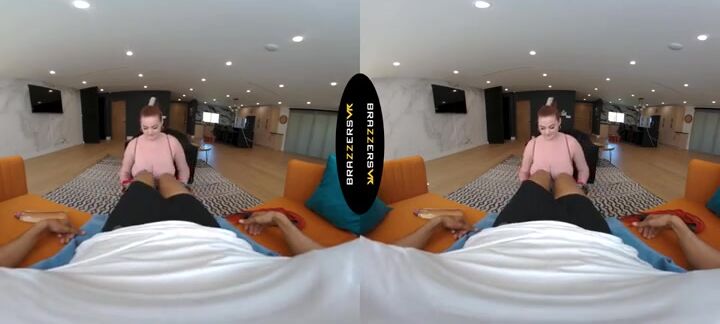 Experience the Ultimate Pleasure: Abigaiil Morris Gets Intimate with Her Alluring Curves in VR!