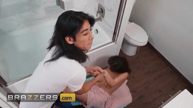 Lola Sinn's Playful Roommate Massage Leads to an Unexpected Reward!