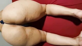 Biggest juicy and round ass of my wife trying to get double penetration with dildo