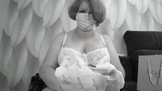 A mature BBW milf with big natural saggy tits tries on bras.