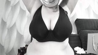 A mature BBW milf with big natural saggy tits tries on bras.