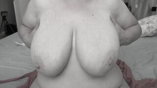 Watch a Housewife's Sensual Skincare Routine with Her Natural Curves