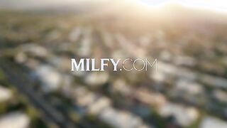 Steamy MILF Moments: Jessie Rogers & Danielle Renae in Action!