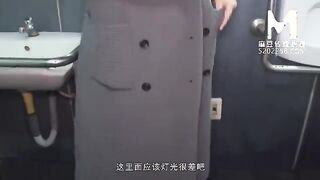 Unexpected Encounters: Ai Xi's Adventure with a Mysterious Stranger
