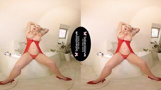 Jarushka Ross Enjoys a Sensational Solo Experience with a Glass in VR