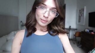 Exploring NYC Alone: Brooke Tilli's Intimate Vlog Adventure