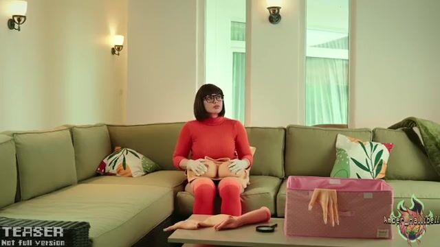 Velma's Mystery Adventure: Uncovering Secrets with Scooby! Featuring Amber Hallibell in a Playful Cosplay!