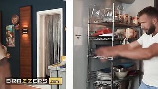 Kira Noir's Exciting Escape: A Steamy Encounter with a Charming Waiter!