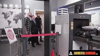 Unexpected Encounter: Whitney Wright's Wild Airport Adventure with Security - Spanish Subtitles