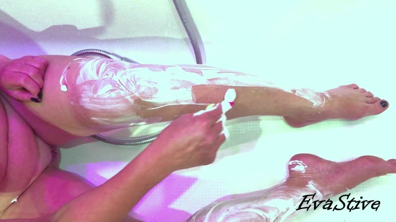 Russian MILF's Sensual Shower Routine: A Steamy Solo Experience